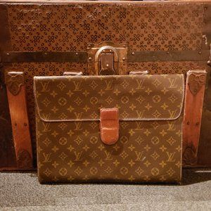 Louis Vuitton - LV/Logo Document Holder